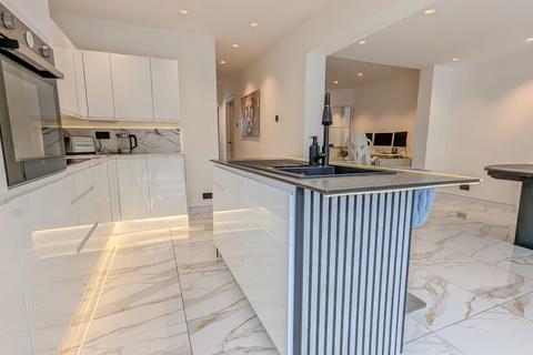 2 bedroom bungalow for sale, Farm Close, Worcester WR3