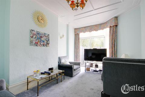3 bedroom terraced house for sale, Caversham Avenue, London, N13