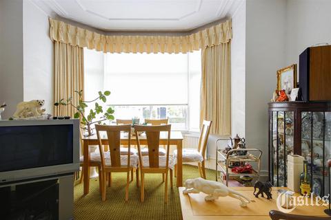 3 bedroom terraced house for sale, Caversham Avenue, London, N13