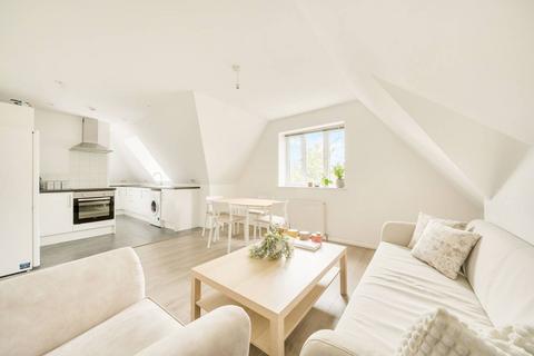 2 bedroom flat for sale, Oak Avenue, Hampton, TW12