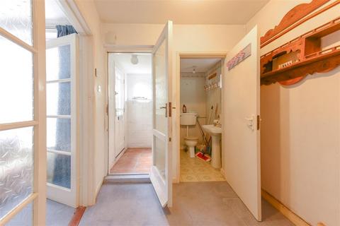 3 bedroom semi-detached house for sale, Highlands Avenue, Northampton NN3