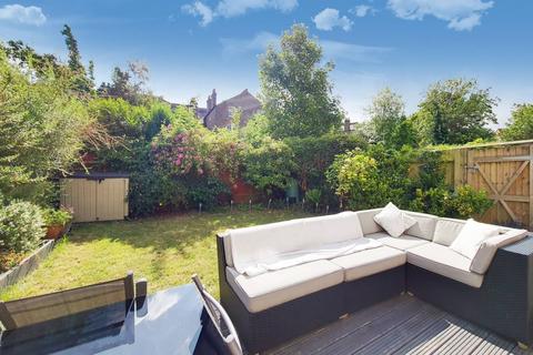 2 bedroom flat for sale, Ambleside Avenue, Streatham, London, SW16