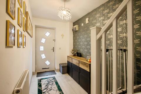 3 bedroom semi-detached house for sale, Fallbrook Road, West Yorkshire WF10