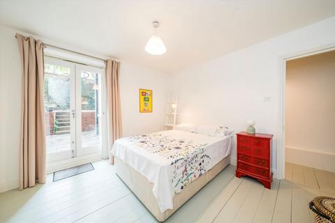 2 bedroom flat for sale, Chesterton Road, London W10