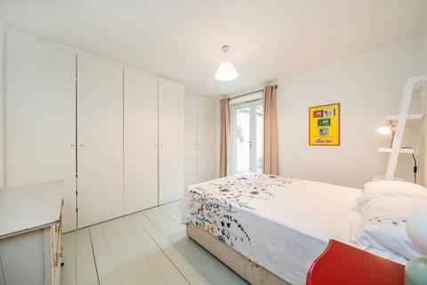 2 bedroom flat for sale, Chesterton Road, London W10
