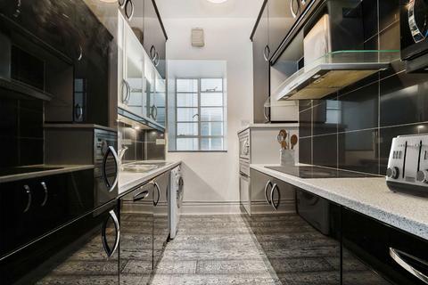 1 bedroom flat for sale, Hyde Park Gardens, London W2