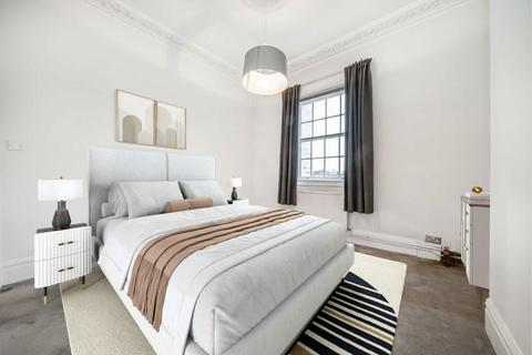 1 bedroom flat for sale, Hyde Park Gardens, London W2
