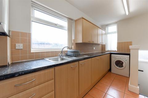 5 bedroom maisonette to rent, *Available Now* Greystoke Avenue, Sandyford, NE2