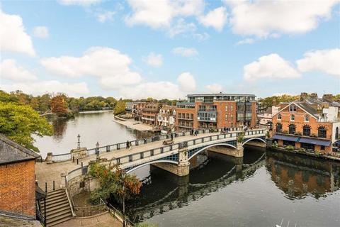 undefined, Thames Side, Windsor SL4