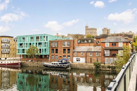 undefined, Thames Side, Windsor SL4