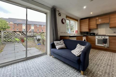 Hartford Court, Heaton
