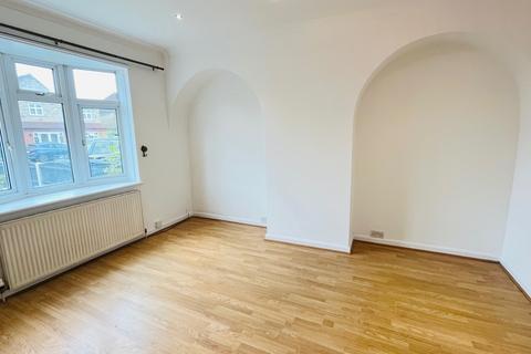 3 bedroom terraced house to rent, Valence Wood Road