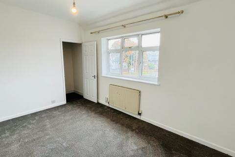 3 bedroom terraced house to rent, Valence Wood Road