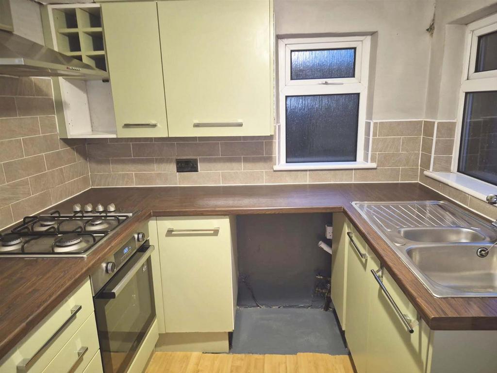 Kitchen b