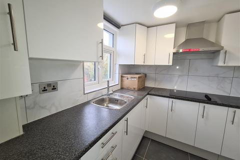 1 bedroom flat to rent, Kilburn High Road, London, NW6