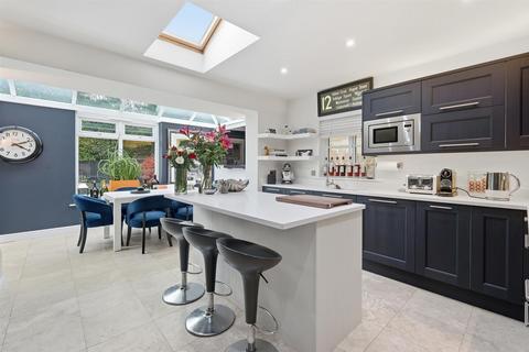 4 bedroom detached house for sale, Barn Mead, Chelmsford