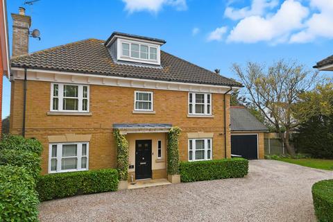 4 bedroom detached house for sale, Barn Mead, Chelmsford