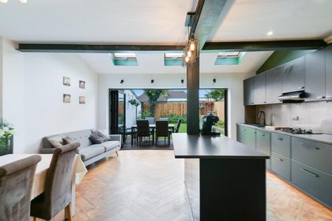 159 Francis Close, Epsom, KT19 0JT