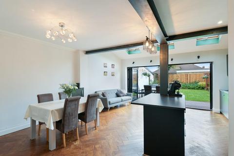 159 Francis Close, Epsom, KT19 0JT