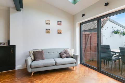 159 Francis Close, Epsom, KT19 0JT