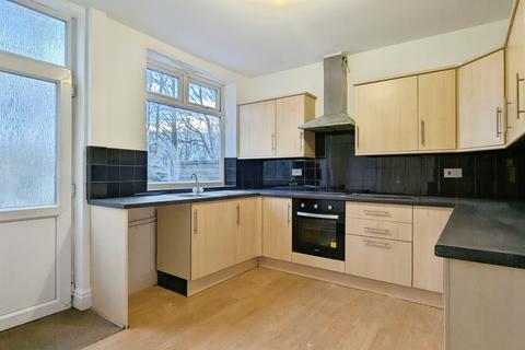 3 bedroom terraced house to rent, Middleton Road, Chadderton, OL9