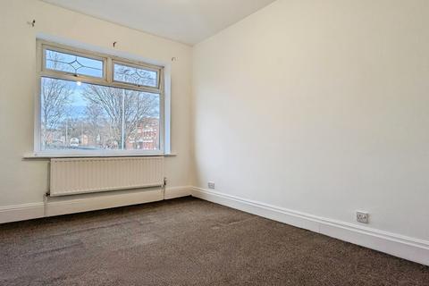 3 bedroom terraced house to rent, Middleton Road, Chadderton, OL9