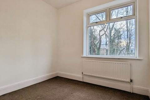 3 bedroom terraced house to rent, Middleton Road, Chadderton, OL9