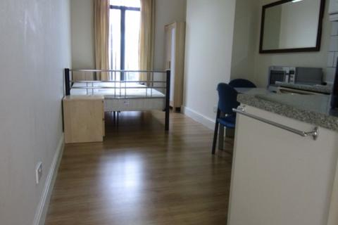 Studio to rent, Hammersmith Road, London, W14 0QH