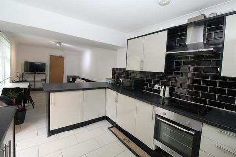 6 bedroom house to rent, Glenroy Street, Cardiff CF24
