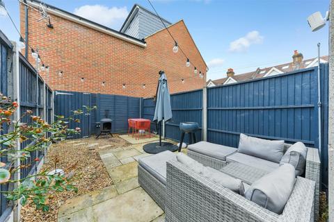 29 Briscoe Road, London, SW19 2AH