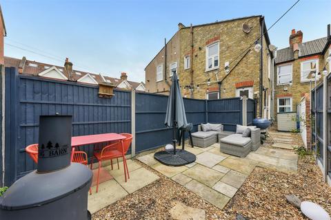 29 Briscoe Road, London, SW19 2AH