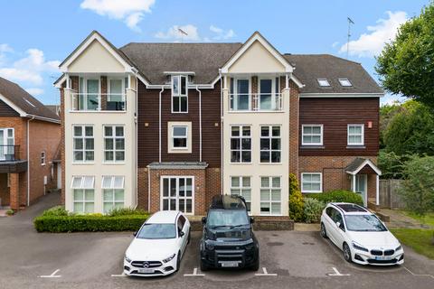 2 bedroom apartment to rent, Pendenza, Cobham, KT11