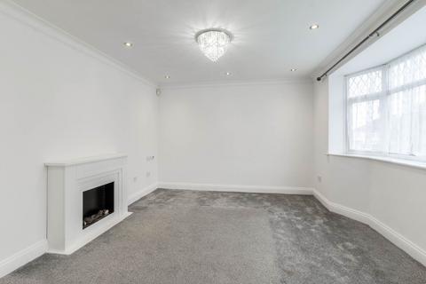 3 bedroom semi-detached house for sale, Walnut Drive, Milton Keynes MK2