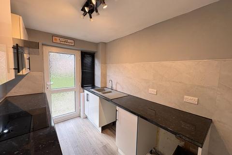 3 bedroom detached house to rent, Rutland Road, Huddersfield HD3