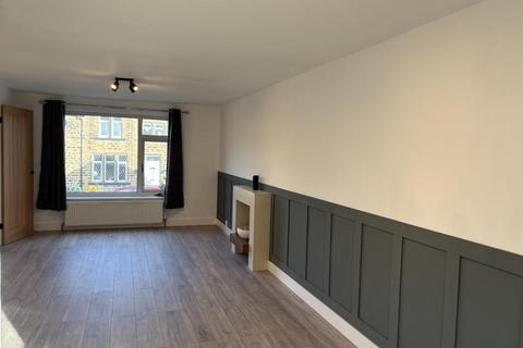 3 bedroom detached house to rent, Rutland Road, Huddersfield HD3