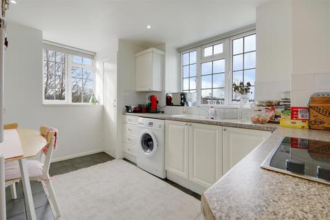 undefined, Craigmount, Radlett WD7