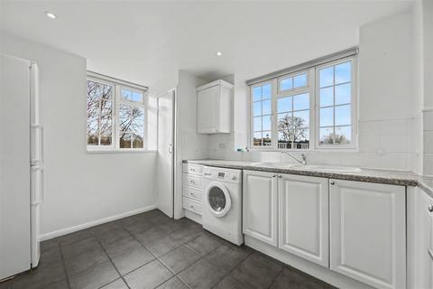 undefined, Craigmount, Radlett WD7