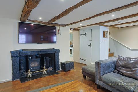 4 bedroom terraced house for sale, Lower Market Street, Cornwall PL13