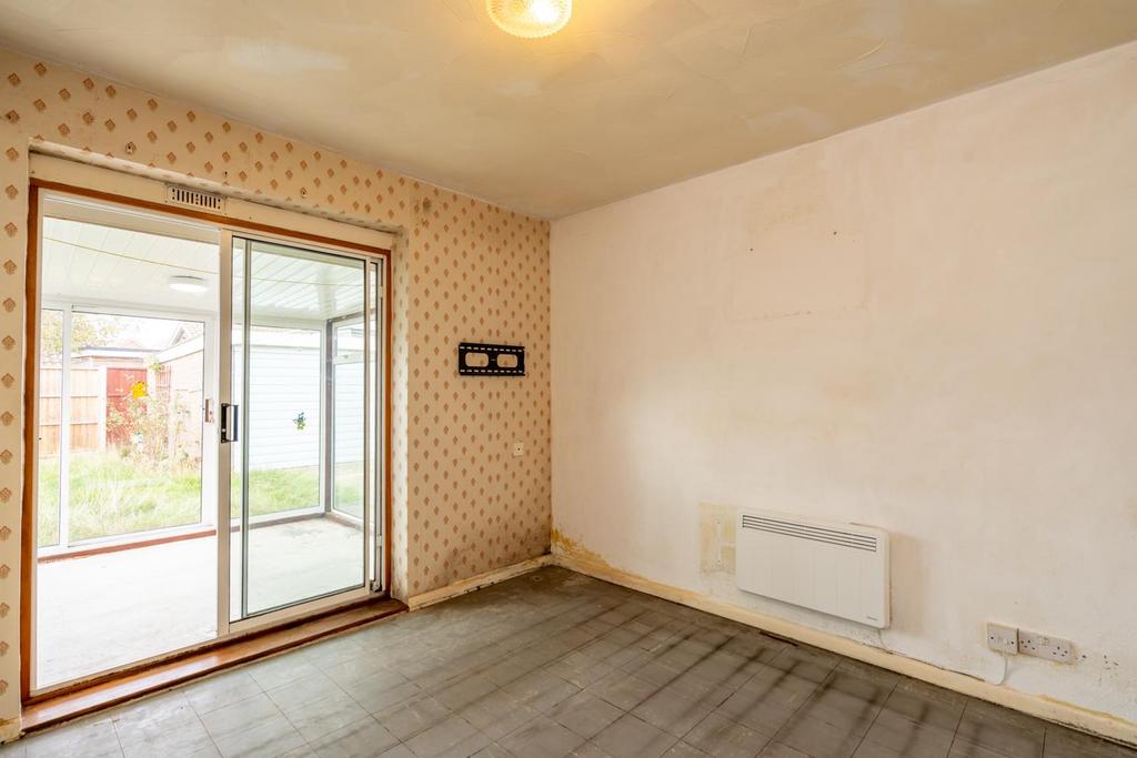 Bedroom 1.jpg