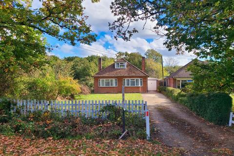 Pauletts Lane, Calmore, SO40