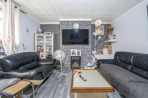 3 bedroom flat for sale, Stonhouse Street, Clapham, London, SW4