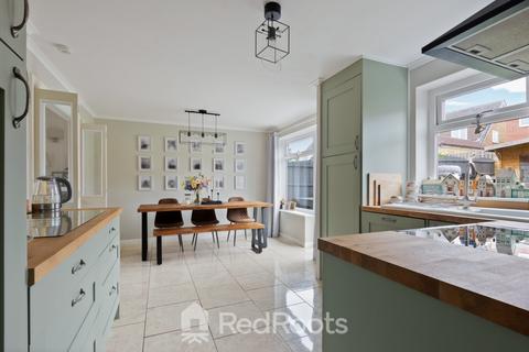 7 Ambleside Crescent, Sprotbrough, Doncaster, DN5 7PR