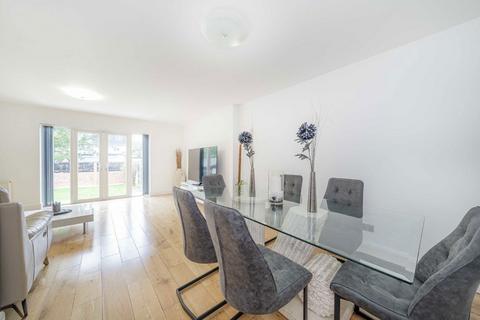 undefined, Staines Road, Twickenham TW2