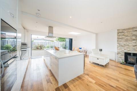 undefined, Milner Drive, Twickenham TW2