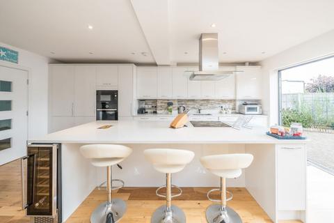 undefined, Milner Drive, Twickenham TW2