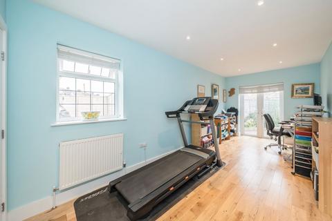 undefined, Milner Drive, Twickenham TW2