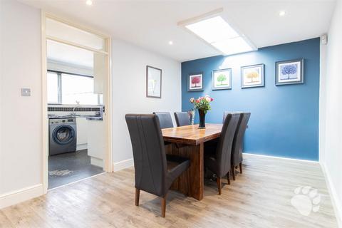 4 bedroom terraced house for sale, Gun Hill Place, Basildon SS16