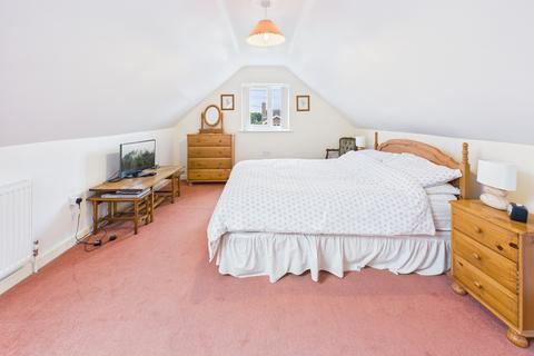 5 bedroom detached bungalow for sale, Fairlawn Road, Tadley, RG26