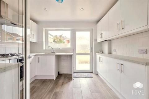 3 bedroom bungalow for sale, Heath Farm Close, Ferndown BH22