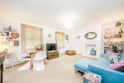 undefined, Station Road, Hampton TW12